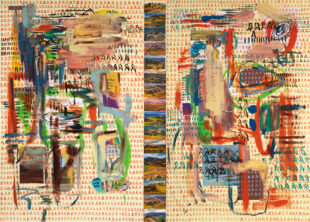 Abstrakcyjny, kolorowy obraz przedzielony pasem pocztówek ułożonych jedna pod drugą, pionowo. Pocztówki przedstawiają wzgórza w ciepłych kolorach.